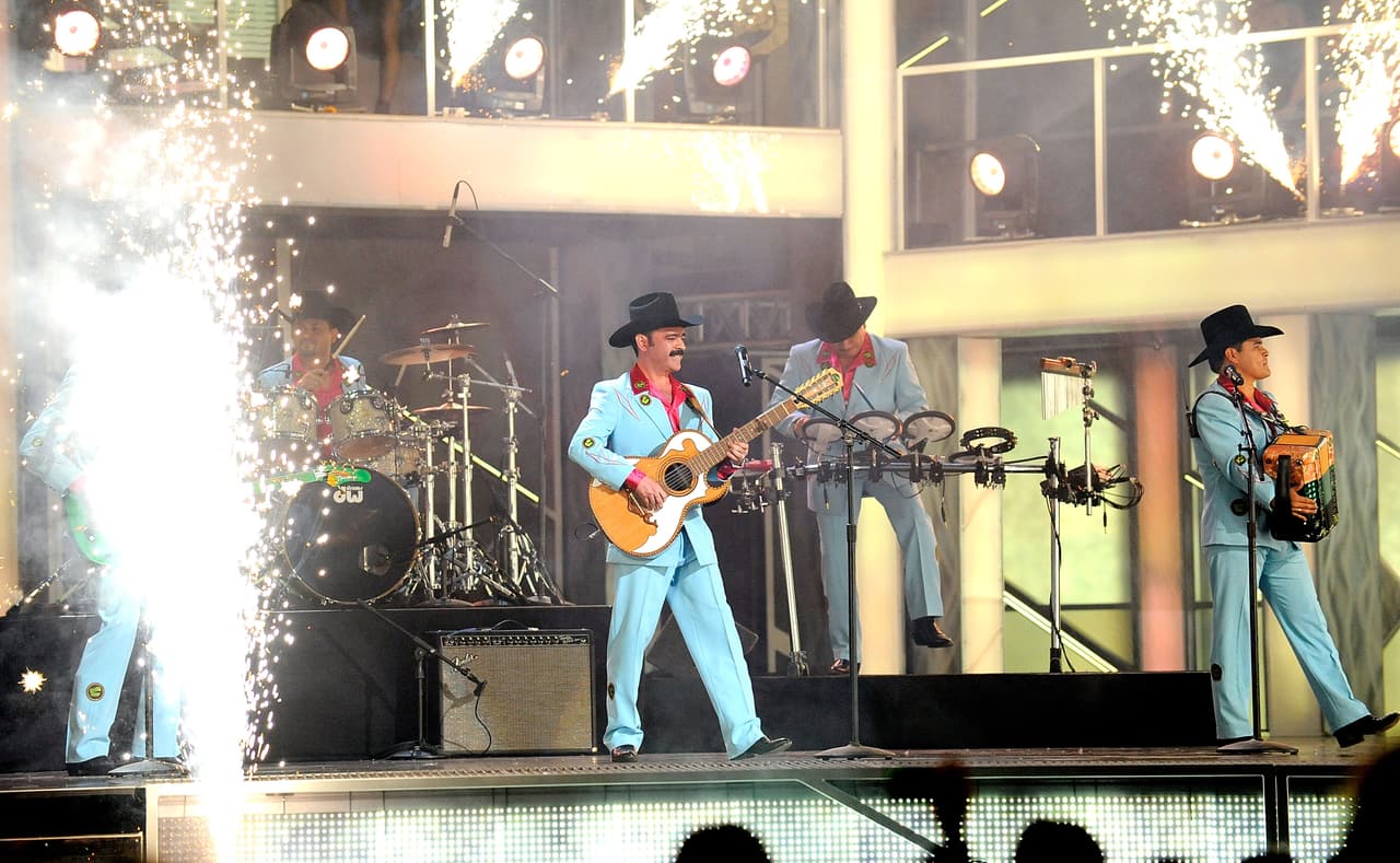 Otro ejemplo del impacto que la música latina ha tenido en el país, es el anuncio del cartel de Coachella, uno de los festivales de música más grandes e importantes a nivel mundial.
<br>