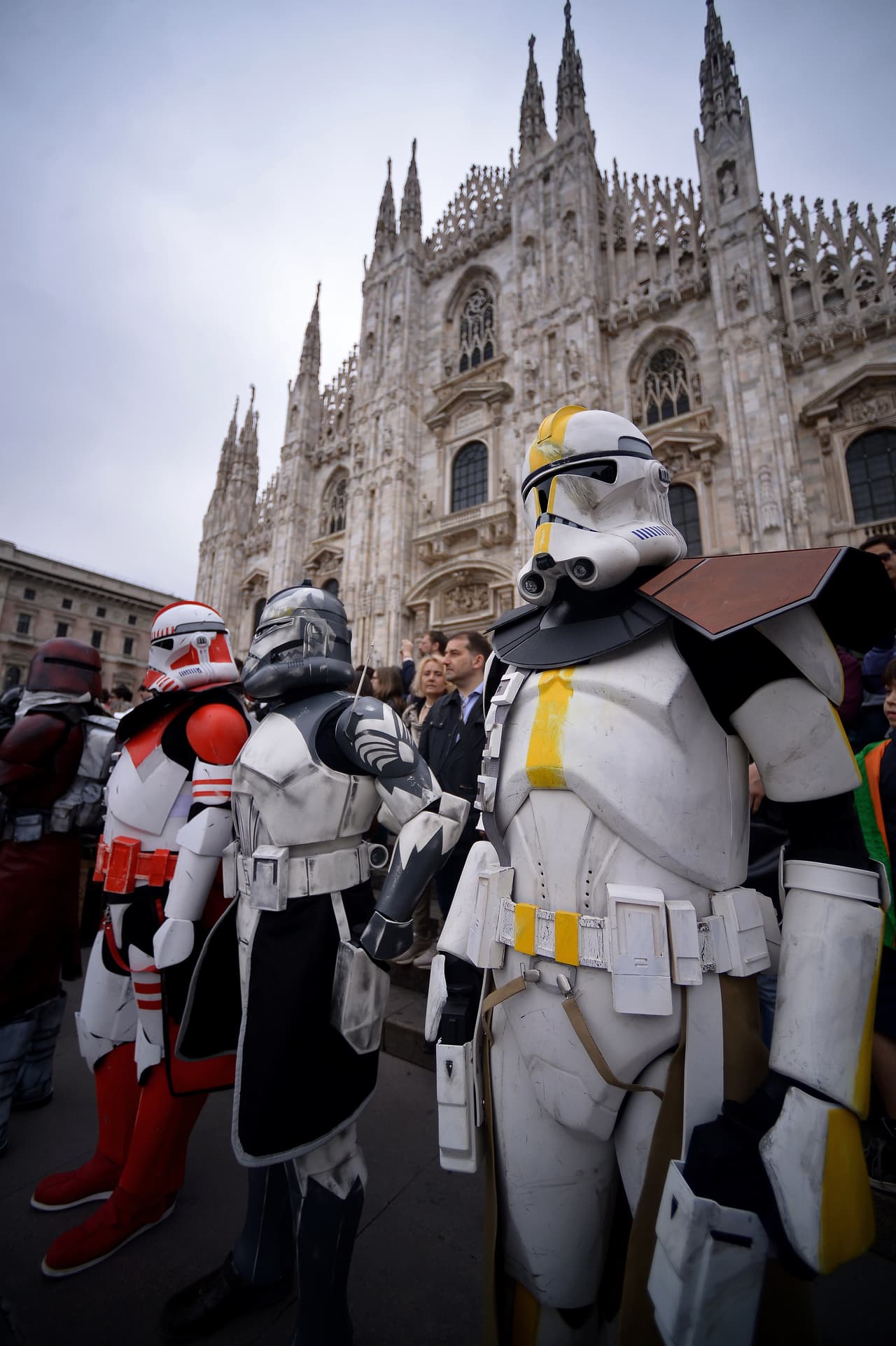 Con el hashtag #BoycottStarWarsVII fans de la cinta denunciaron que la nueva entrega promueve el "genocidio blanco".