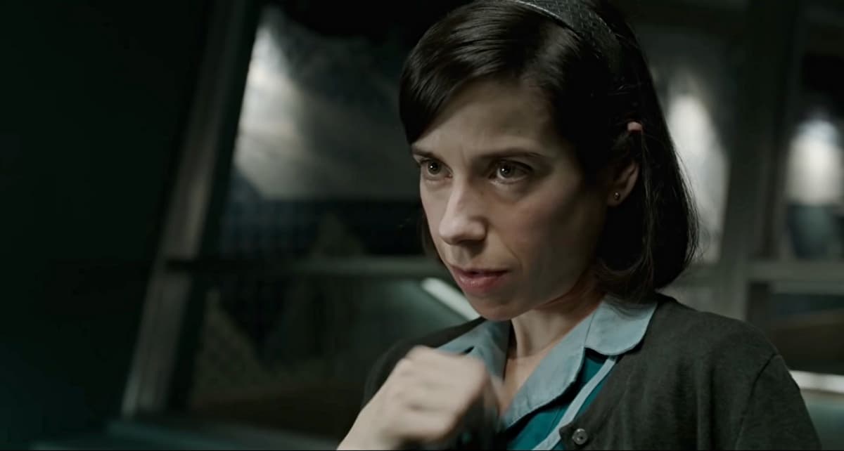 Escrita y dirigida por Guillermo del Toro, narra la historia de Elisa Esposito, una mujer muda que trabaja como conserje en una instalación secreta del gobierno. En ese lugar se encuentra con una criatura humanoide acuática, con la cual comienza a crear un vínculo cercano.