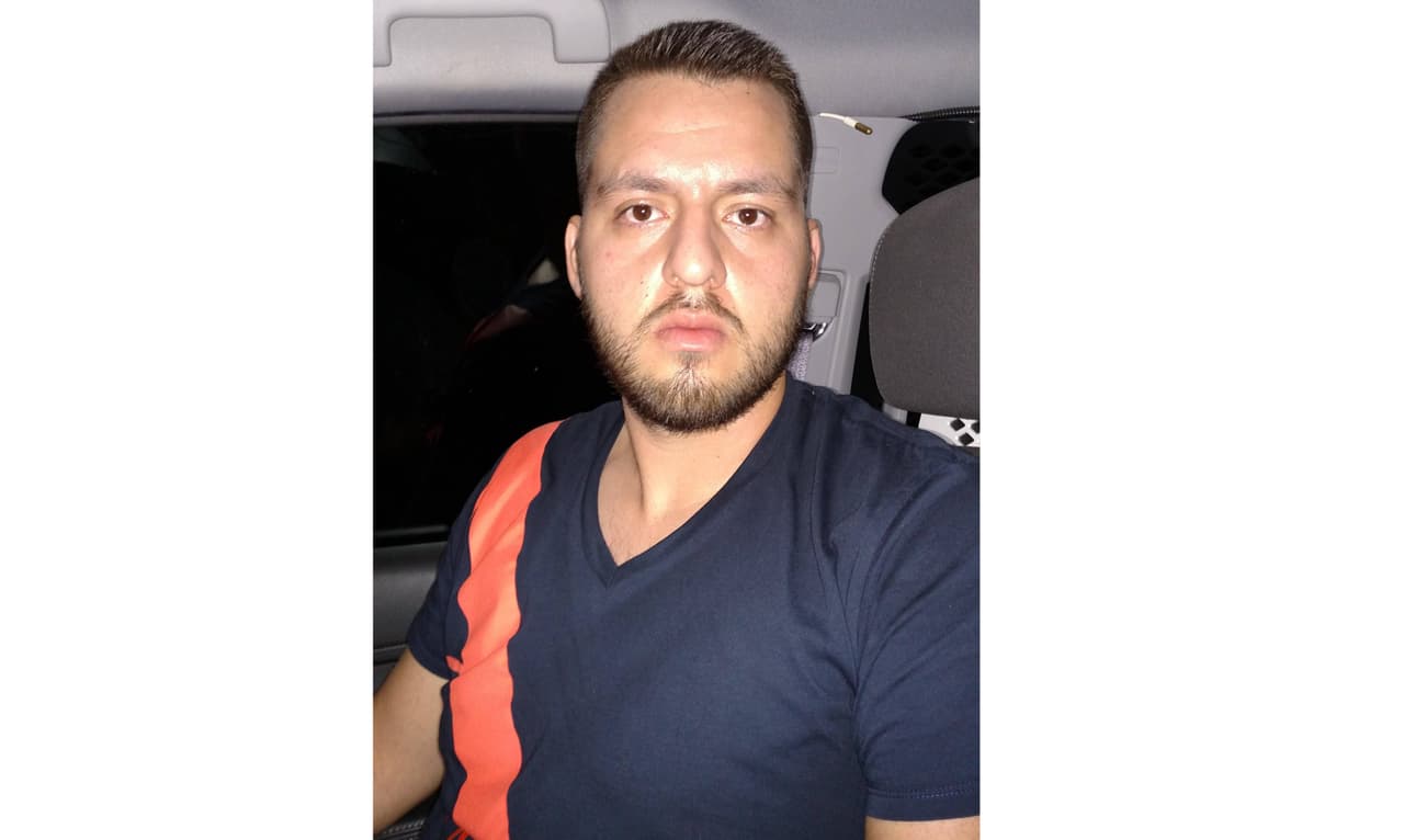 <a href="https://www.dea.gov/fugitives/osvaldo-valencia-galvan" target="_blank">Osvaldo Valencia Galvan</a>, de 28 años. También conocido como "Valdio", es buscado por conspiración para distribuir y poseer con intención de distribuir sustancias controladas. Fue localizado por última vez en una dirección en Colton, California.