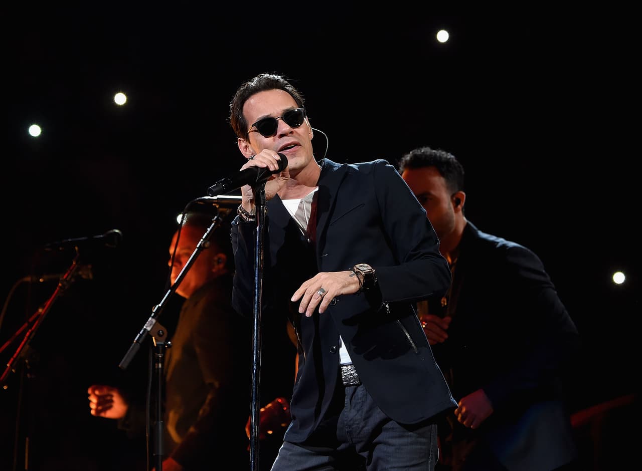 Marc Anthony es famoso por su talento musical, su voz privilegiada y por el enorme éxito que tiene con algunas de las mujeres más hermosas de la actualidad.