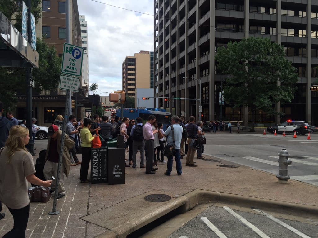Evacúan edificio en el centro de Austin por amenaza de bomba