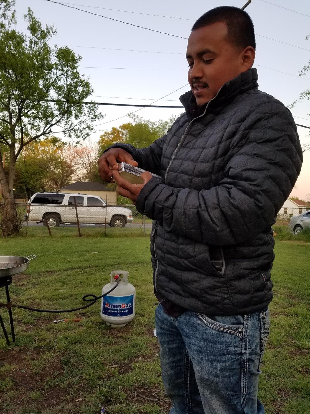 Si tiene información sobre su paradero llame al 214-772-7889 o 972-979-1189.