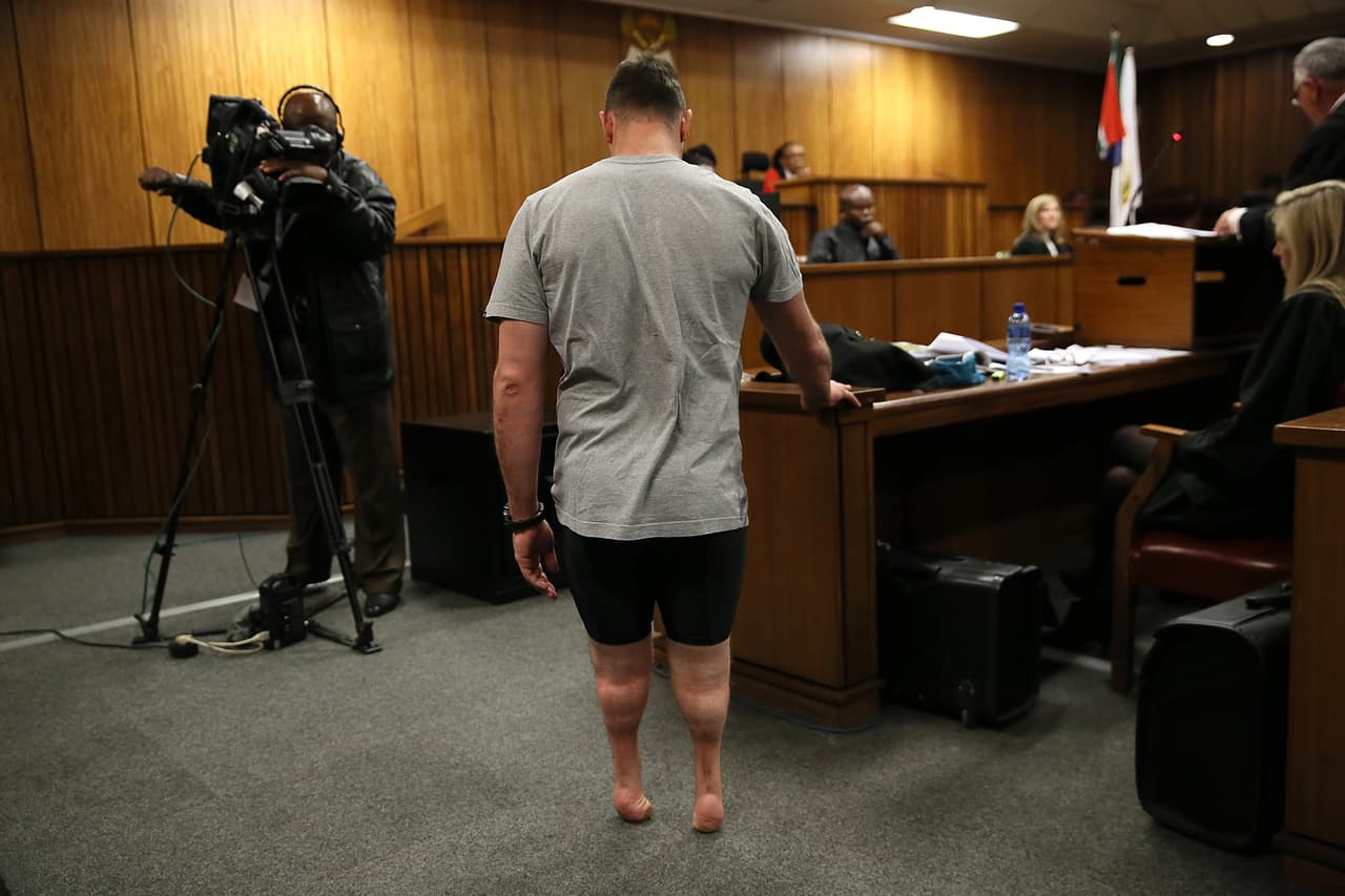 Oscar Pistorius es condenado a 6 años de prisión por el asesinato de su novia