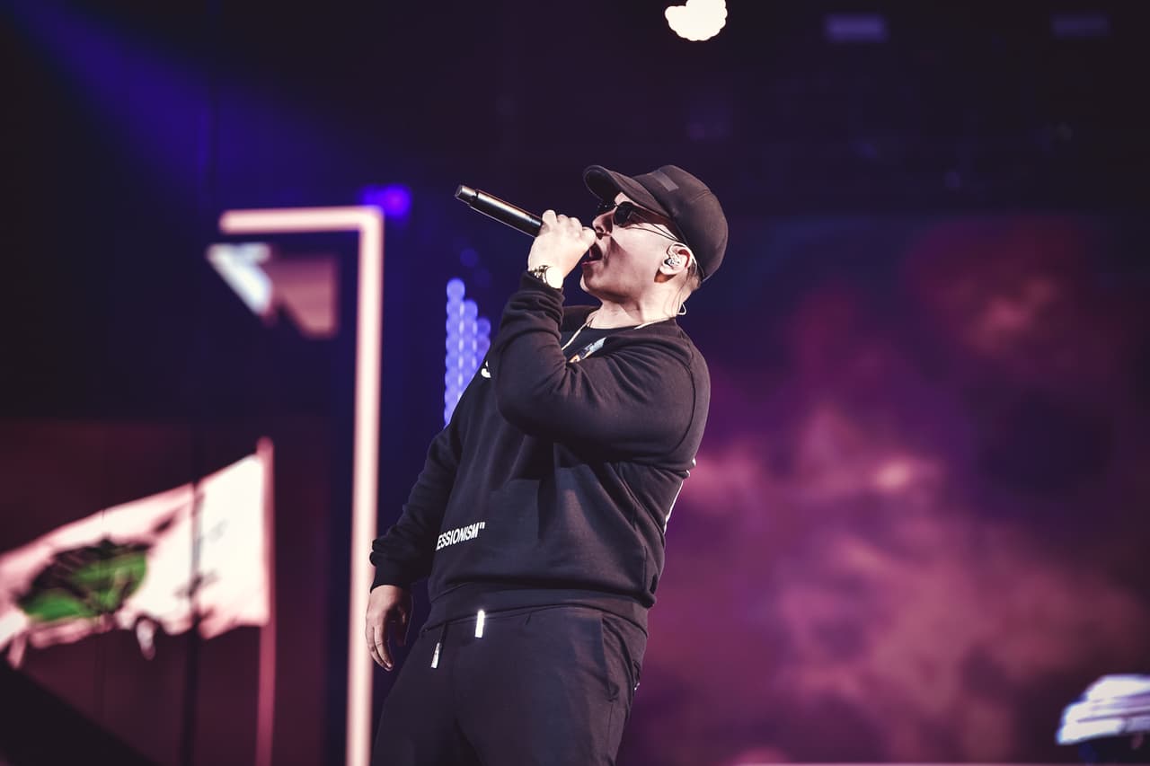 Según un estudio de Nutritional Neuroscience publicado en 2010,
<b> la goma de mascar puede ayudar a mantenerse más alerta y relajado.</b> Algo que podría explicar la afición de Daddy a ella.