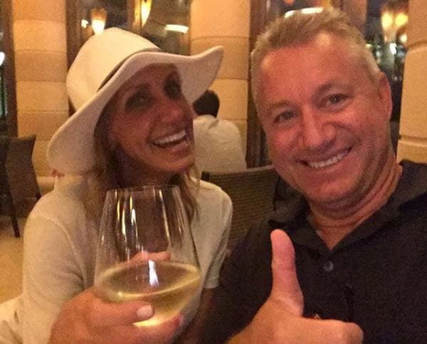 Ambos se parecen mucho a su padre y juntos son
<b><a href="https://www.univision.com/shows/el-gordo-y-la-flaca/lili-estefan-celebra-el-cumpleanos-de-su-hermano-y-un-tropiezo-al-borde-de-la-piscina-casi-lo-arruina-todo-video"> dinamita en la pista de baile</a></b>.