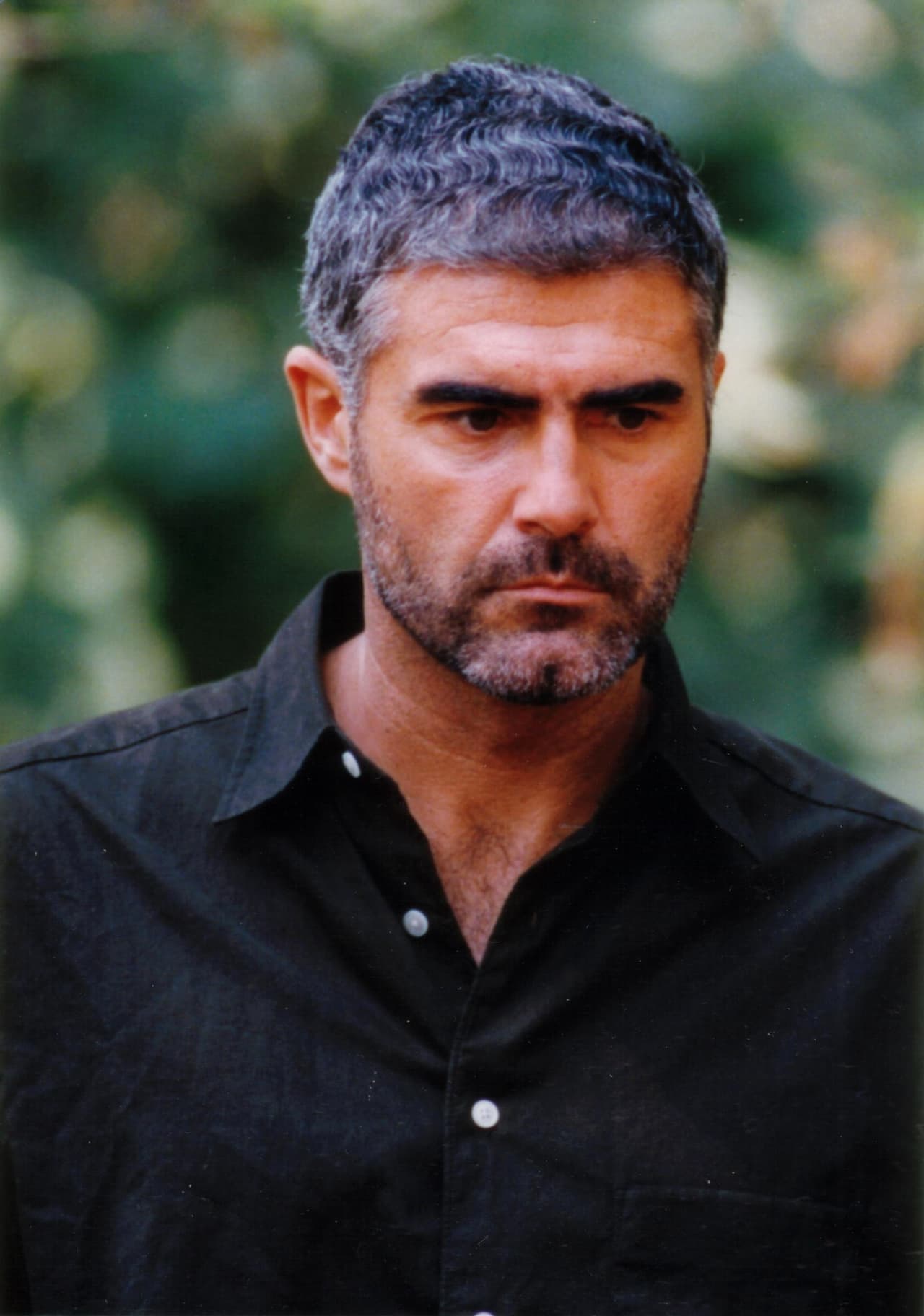 En 1990 Saúl Lisazo debutó como actor, y desde ese momento comenzó a escribir una exitosa carrera como actor estelar en los melodramas.