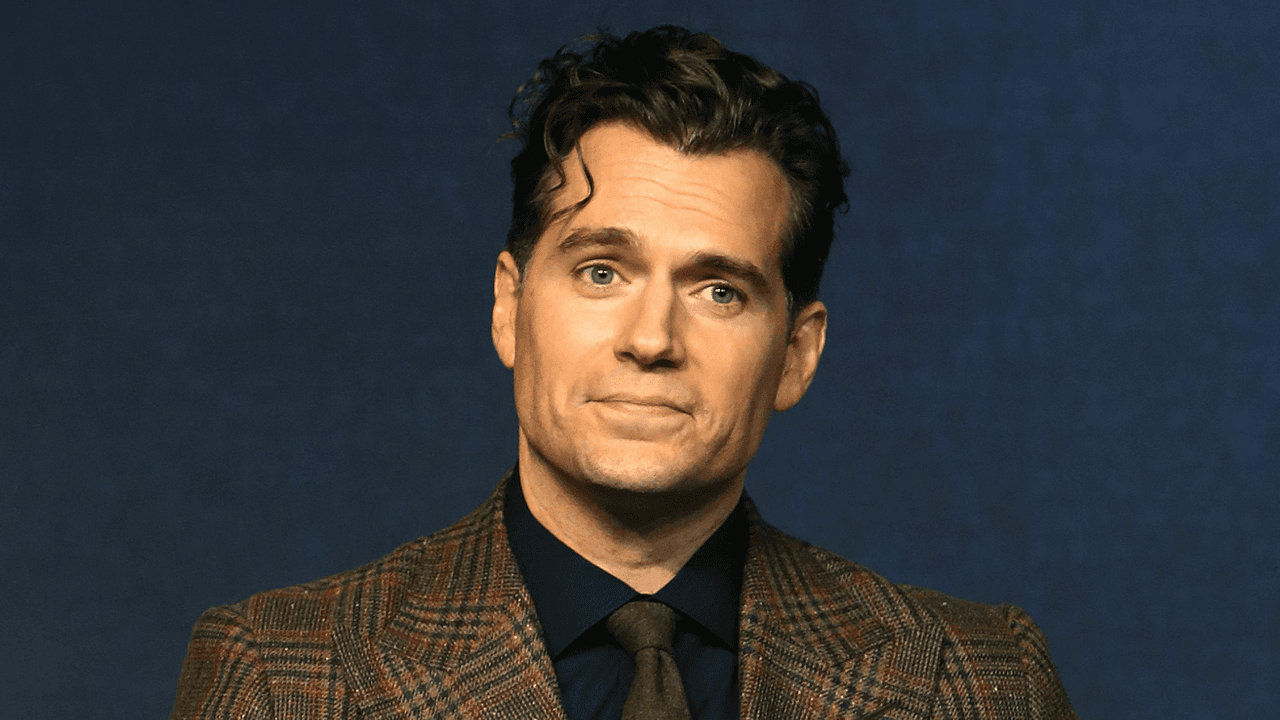 Henry Cavill dice que “no es fan” de hacer escenas íntimas.