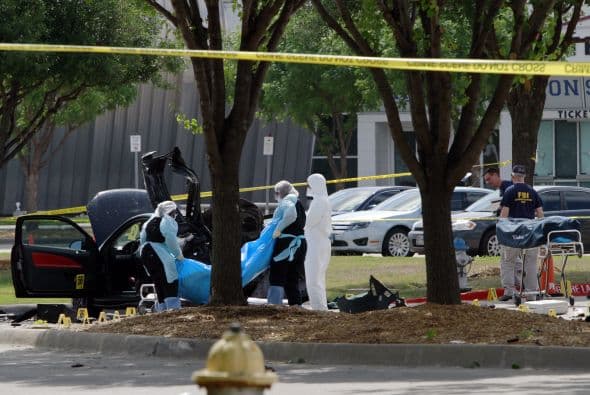 Inmediatamente evacuaron el área debido a la probabilidad de que los sospechosos llevaran explosivos, por lo que una unidad anti bombas realizó siete detonaciones para registrar el vehículo, no se hallaron explosivos aunque se siguen realizando exámenes forenses.