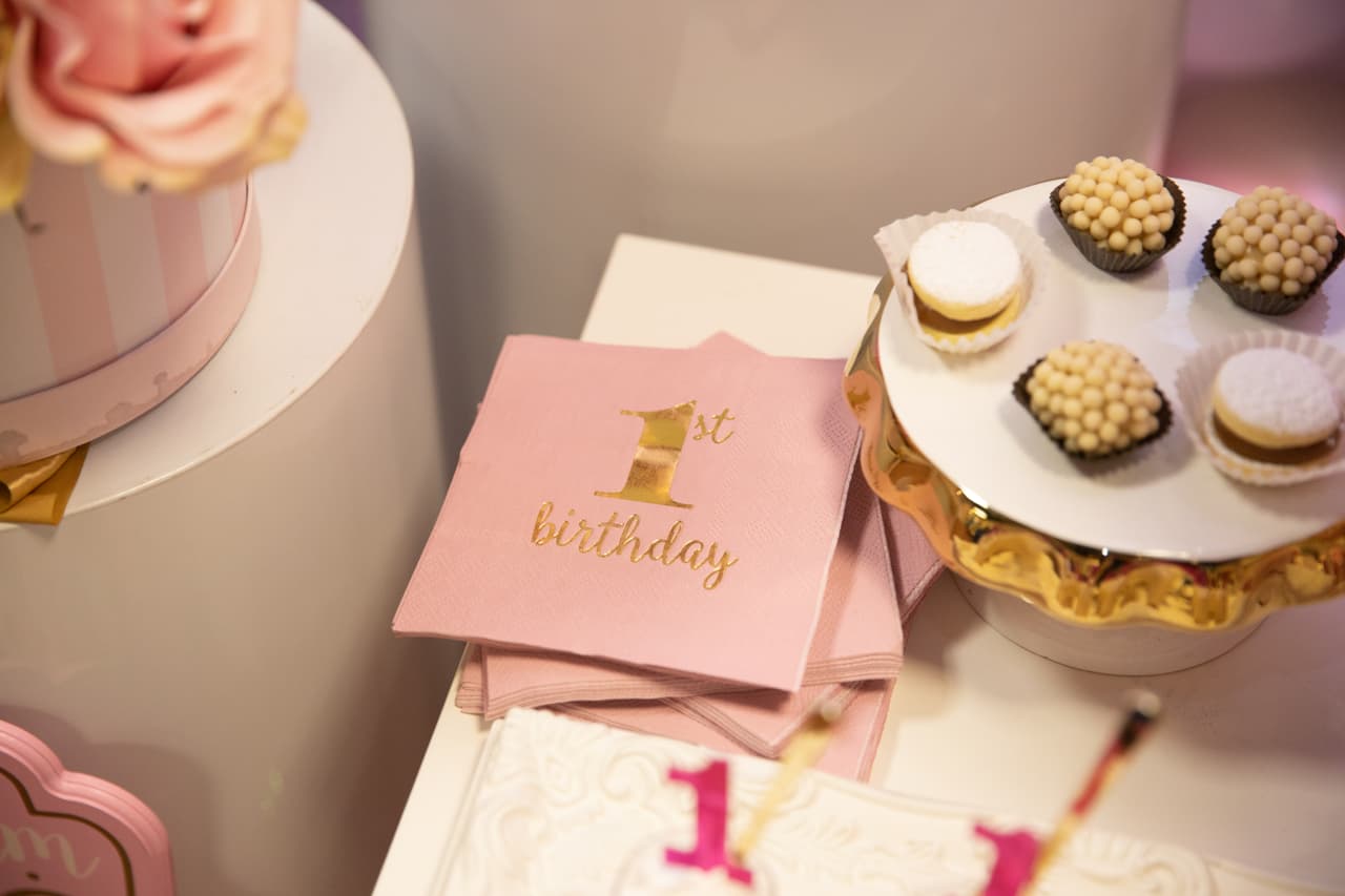 Los postres no hicieron falta en este primer aniversario y encajaban a la perfección con la temática en rosa.