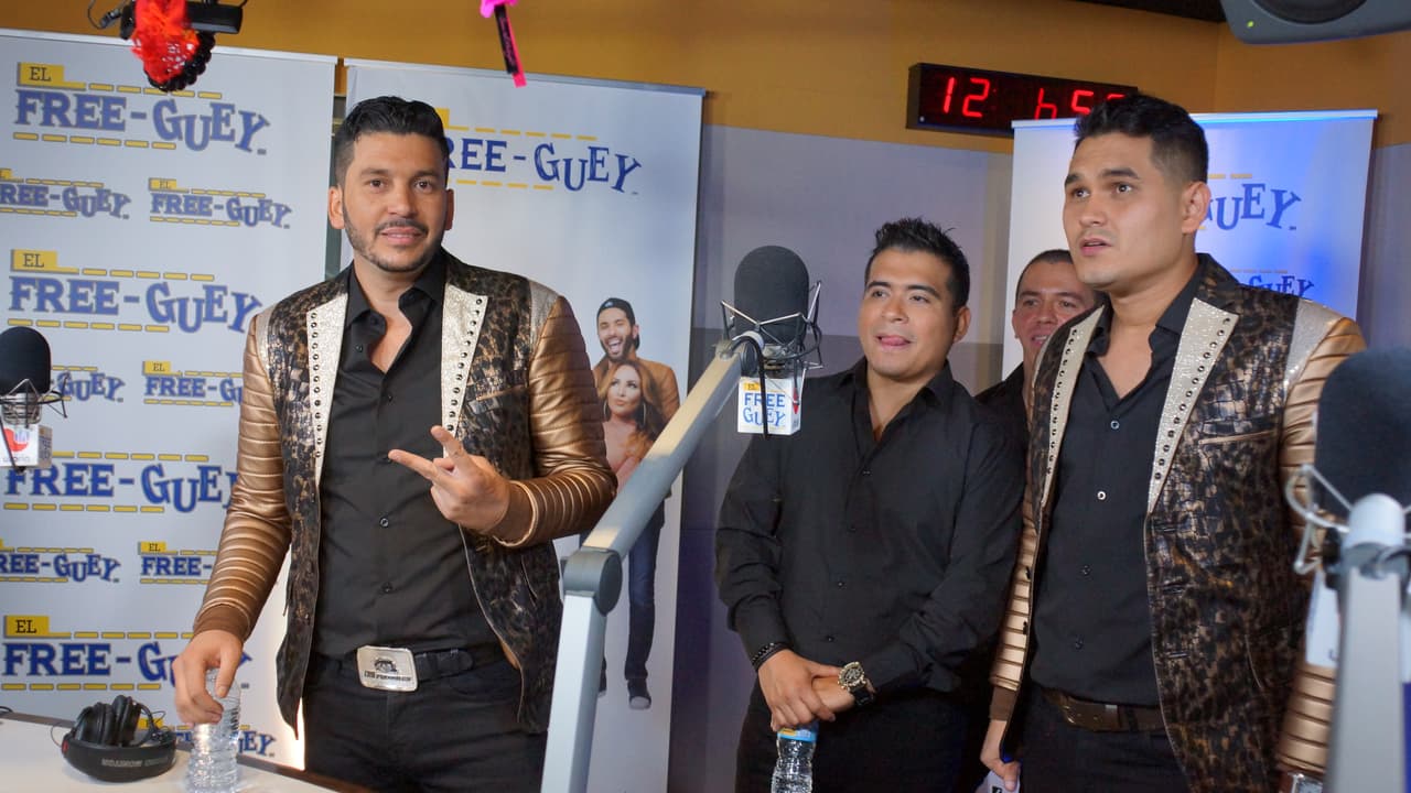 Banda Los Recoditos nos presentó en primicia su nuevo disco 'Los Gustos Que Me Doy' y armaron tremendo relajo con La Bronca, El Tambochi y El Compa Ivan.