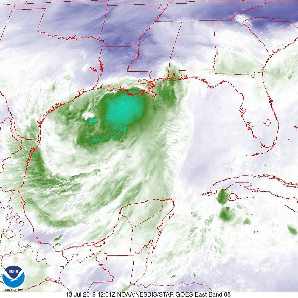 Barry lleva fuertes lluvias y marejadas ciclónicas mientras se acerca a Louisiana 