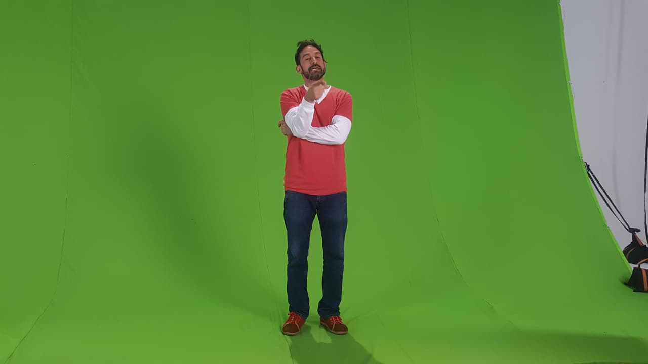 El mejor amigo de Luis hizo de las suyas en el set.