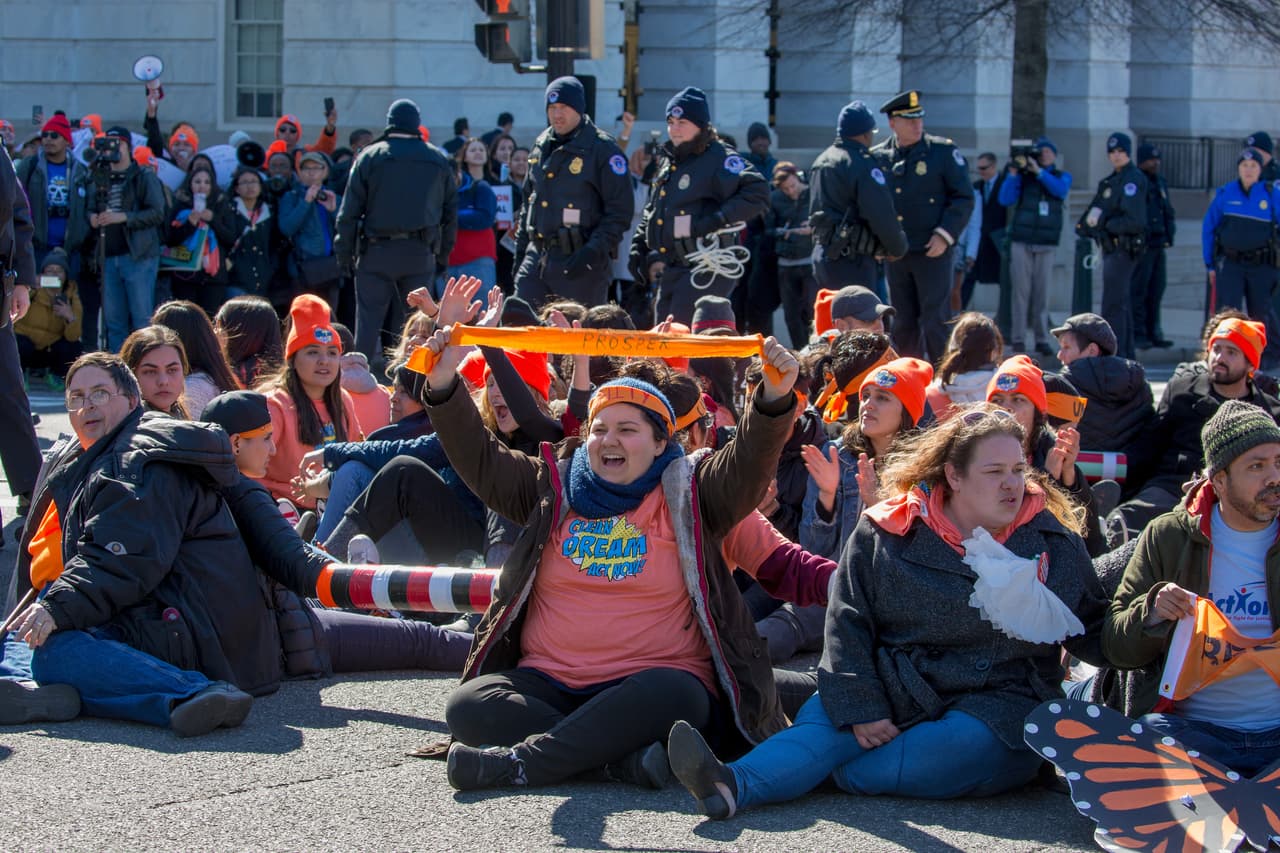 Los requisitos y los que no califican: de qué se trata la iniciativa que legaliza a dreamers y beneficiarios de TPS