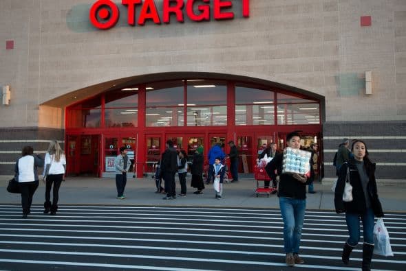 Medios como la web de CNN afirman que la apariencia por momentos de los establecimientos es, más que de Viernes Negro, la de un ajetreado día de compras más.