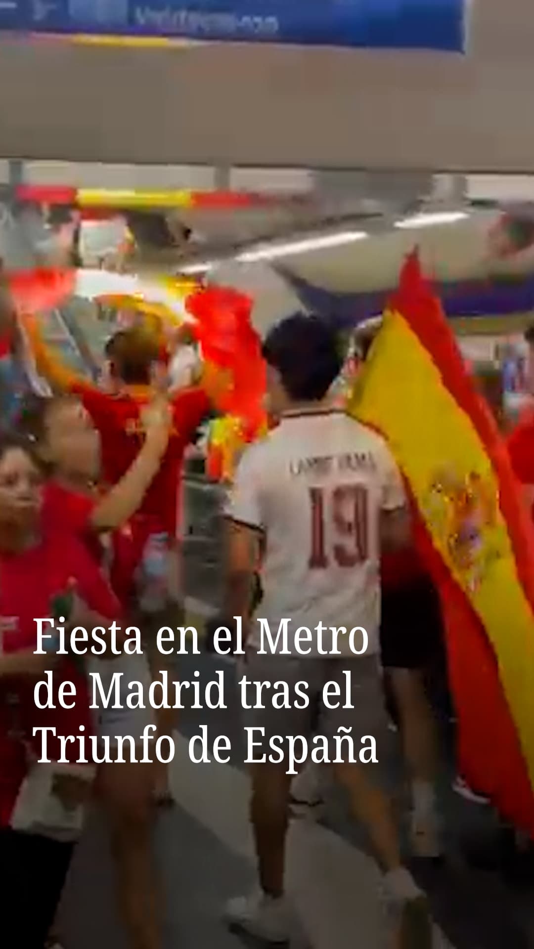 Fiesta en el metro de Madrid tras el título de España en la Copa