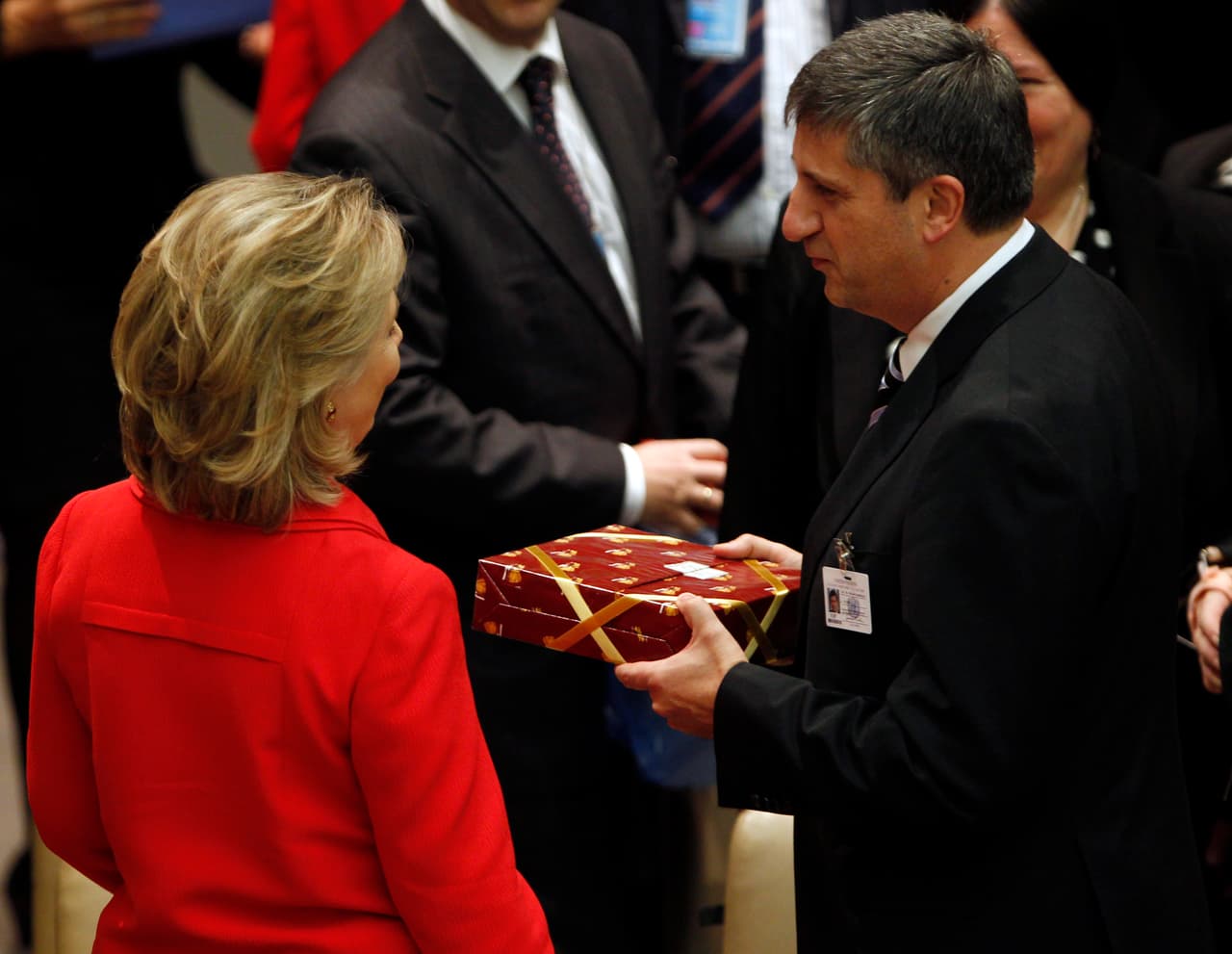 El día de su cumpleaños número 63 lo pasó en una reunión del consejo de seguridad de las Naciones Unidas en Nueva York. Allí recibió un presente del ministro de asuntos extranjeros de Austria, Michael Spindelegger, el 26 de octubre de 2010.