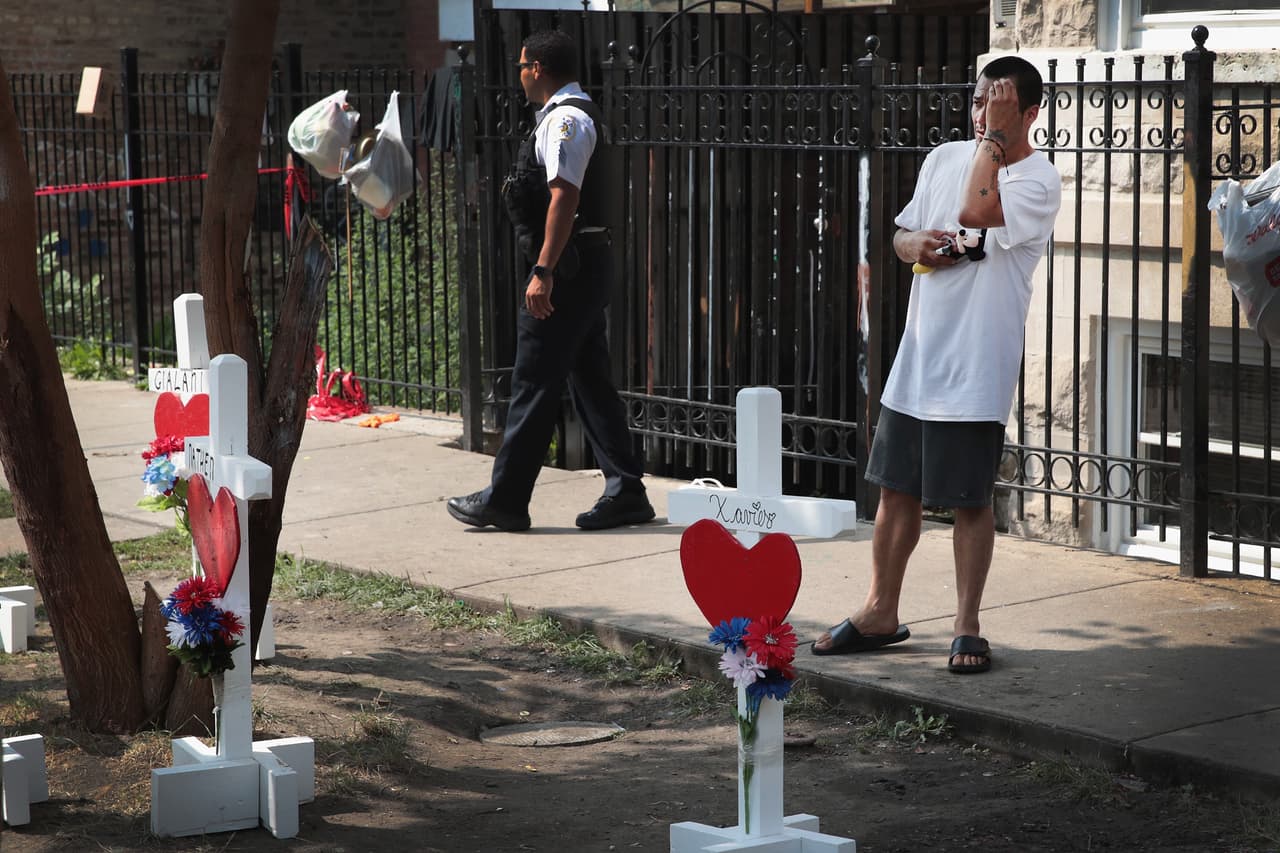Muere en el hospital un niño de 14 años, la novena víctima del incendio en barrio mexicano de Chicago