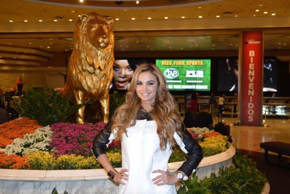 Caro fue la encargada de viajar a Las Vegas para entrevistar a las estrellas que llegan a Latin GRAMMY.