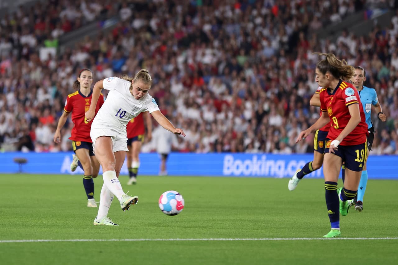 Georgia Stanway aparecía con un derechazo espectacular a los 96 minutos qué colocaba el 2-1.
<br>