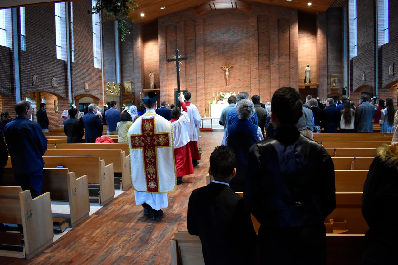 En la ciudad de Laurel, aproximadamente 100 personas ingresaron a la Iglesia Católica de San Antonio,donde se aplicó la política de mantener separadas a las familias unas de otras. 
<br>