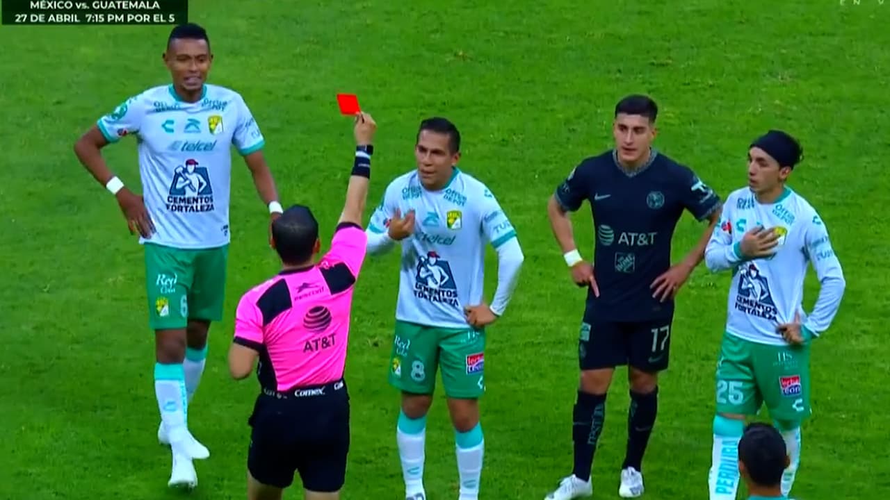 ¡Roja directa para el León!