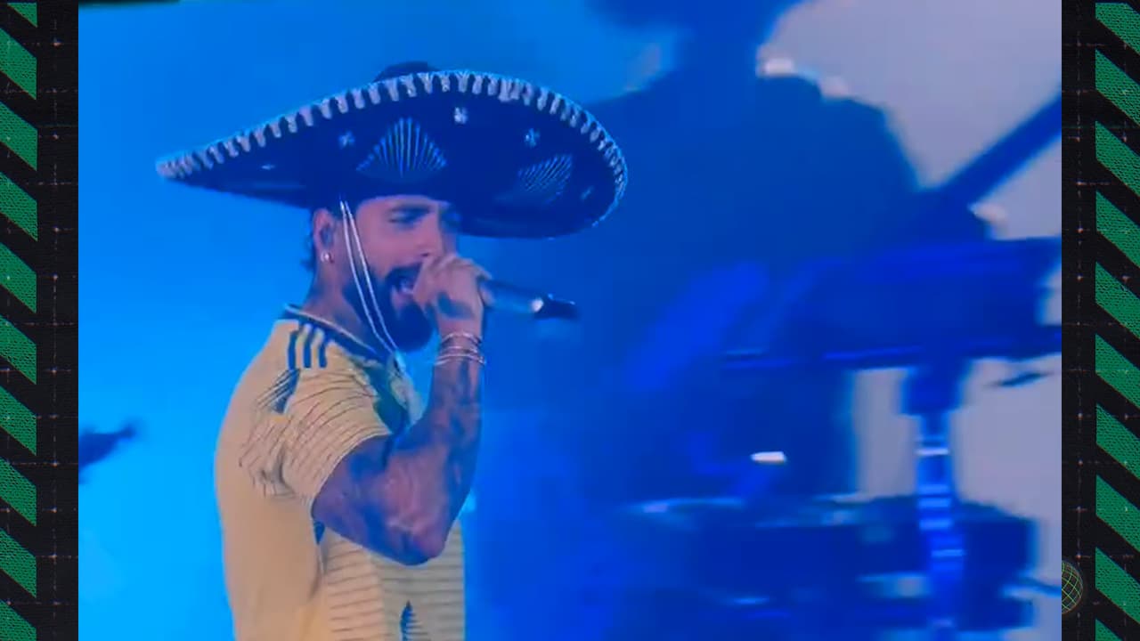 Con sombrero de charro, Maluma inaugura el Fan Fest de Qatar 2022