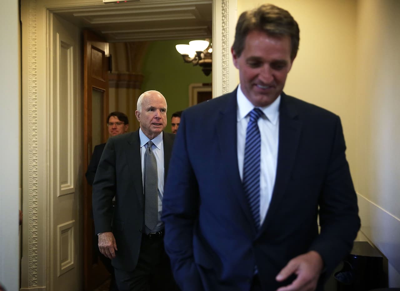 La cruzada del senador antiTrump que anima a los hispanos en Arizona