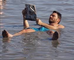 Julián y Gabriel eran tan amigos y tenían tanta complicidad que cuando el argentino subió esta foto en el mar Muerto...