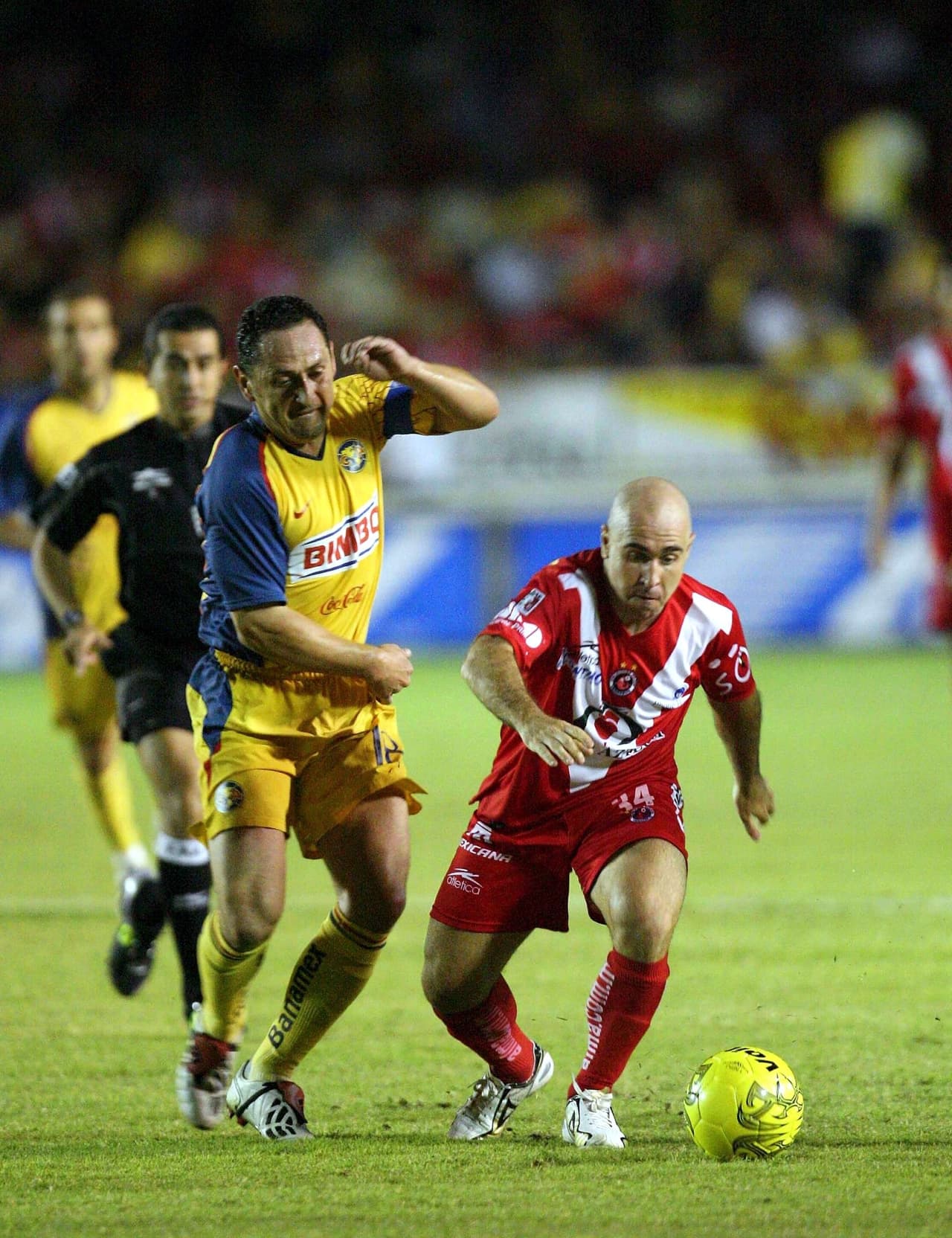 Los Tiburones Rojos y las Águilas se han enfrentado
<b> 17 veces</b> en el
<b>Estadio Luis ‘Pirata’ Fuente</b>. El balance es de seis triunfos para los escualos, tres empates y ocho triunfos azulcremas.