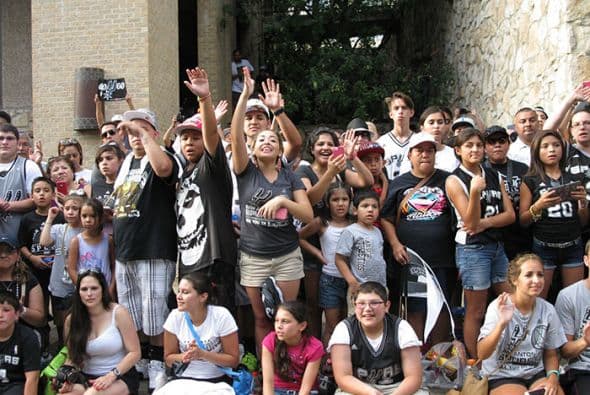 Photos: Spurs Championship Parade 2014 Barges
