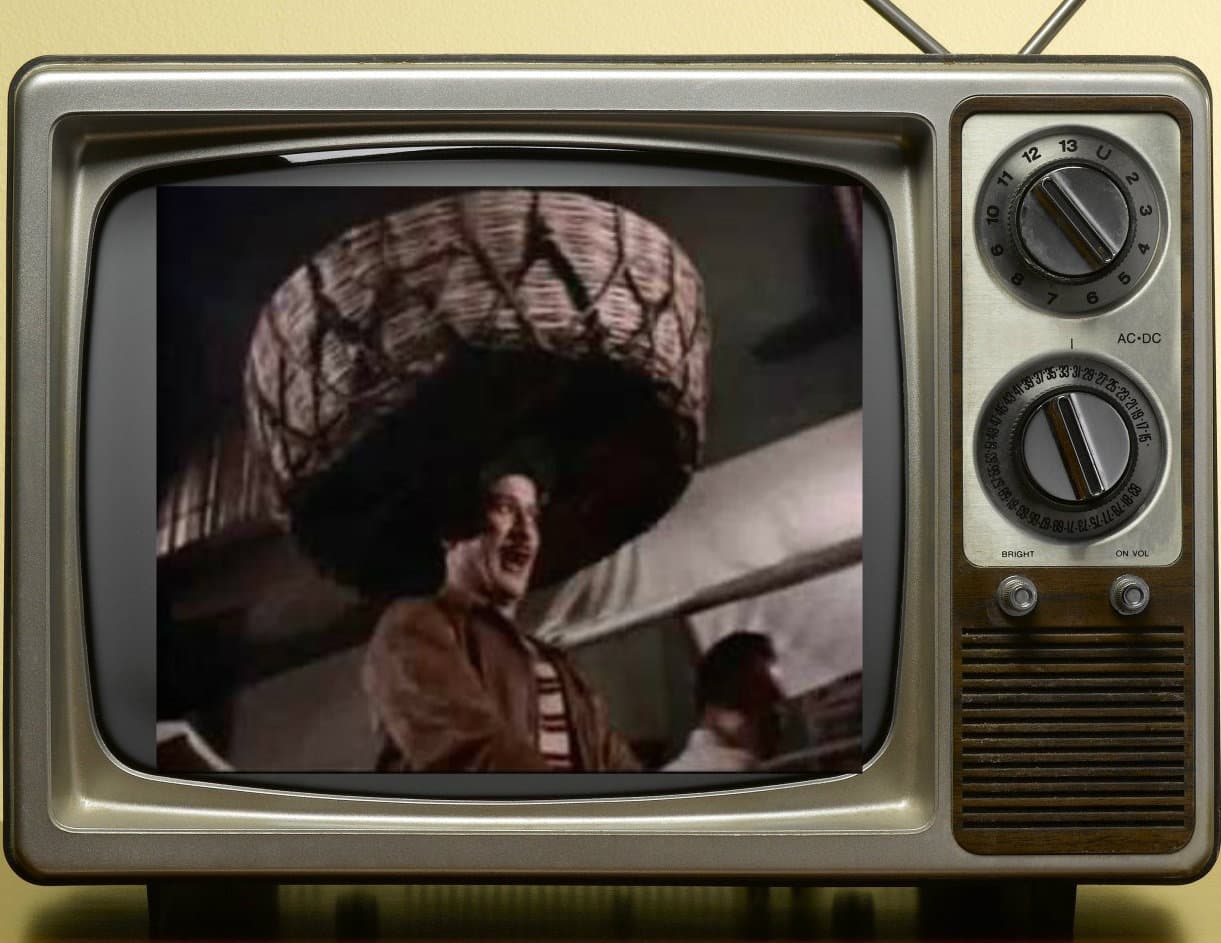 También fue panadero y en el filme 'Escuela de rateros' (1956), no solo aprendió el oficio de hacer pan, también aprendió a llevar la enorme canasta de pan en la cabeza, mientras montaba en bicicleta y cantaba 'El volador'.