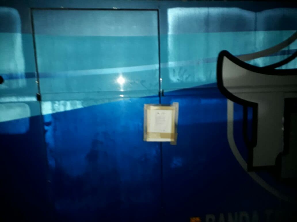 Luego del atentado, el camión fue cerrado para las investigaciones pertinentes.