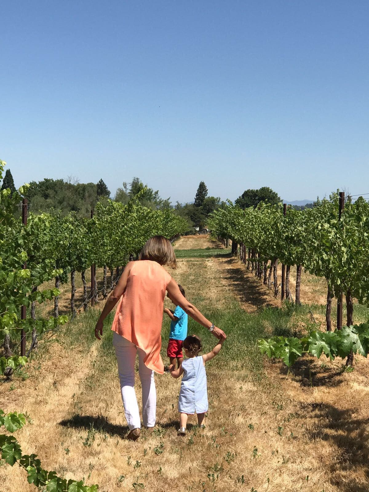 Satcha Pretto disfruta al máximo de los primeros pasos de su hija, Alana y de las travesuras de su primogénito Bruce.