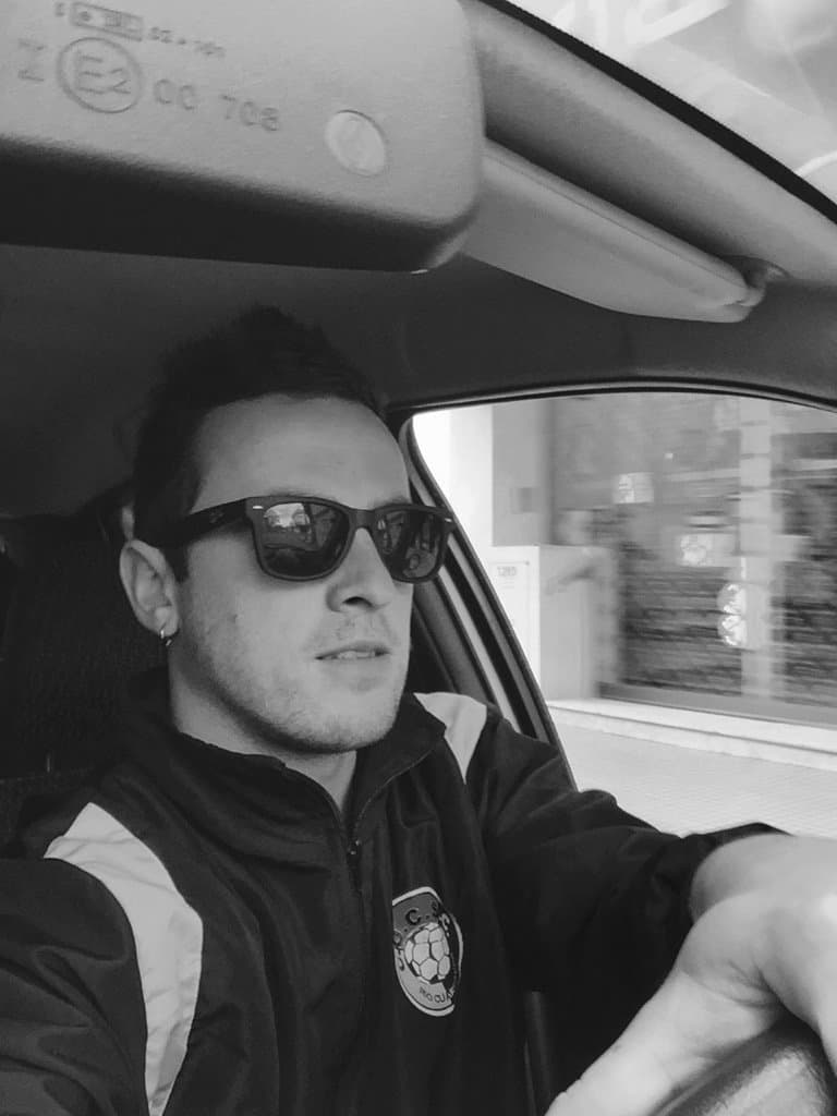 Actualmente tiene un grupo musical llamado 'El Resto'.