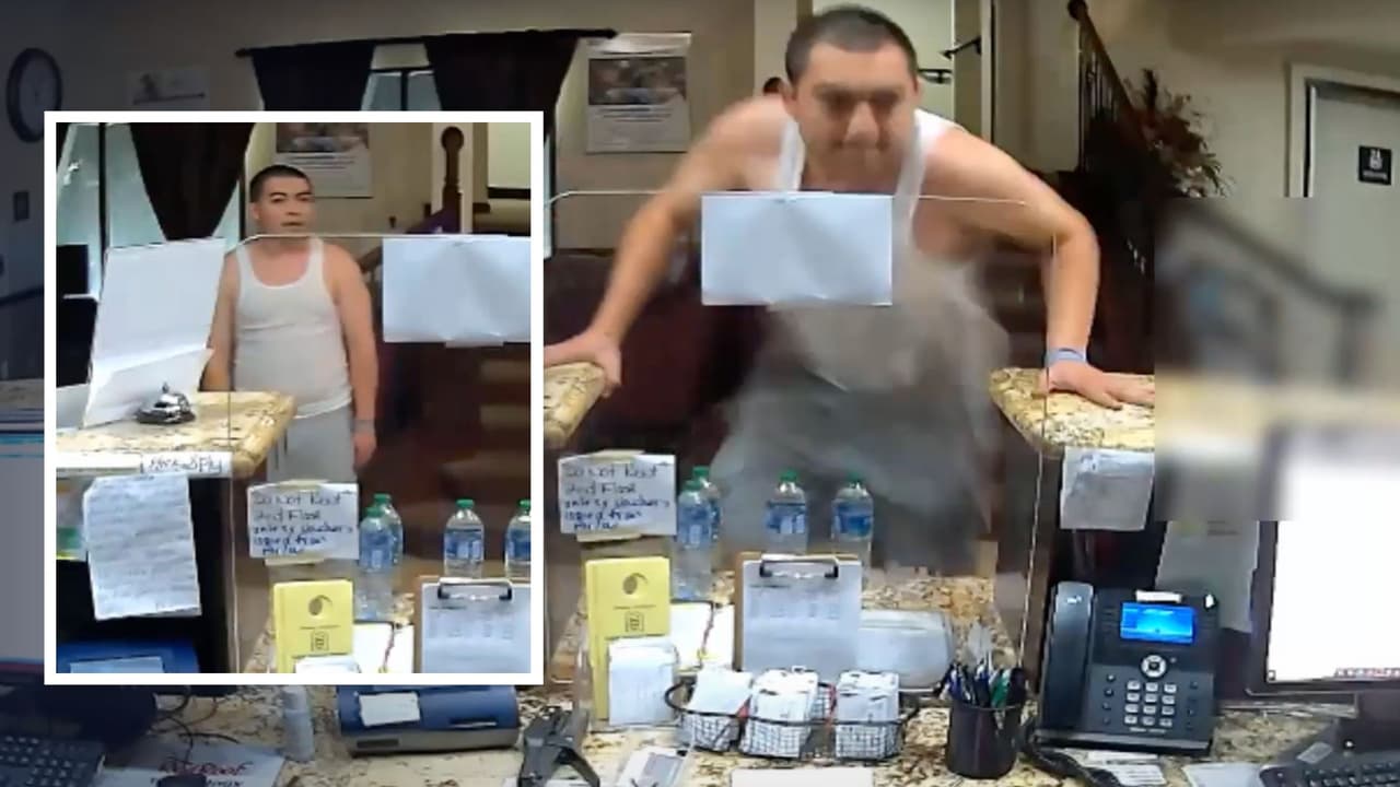 Salta encima del mostrador, agarra por el cuello al empleado y luego roba el dinero de un hotel en Texas 