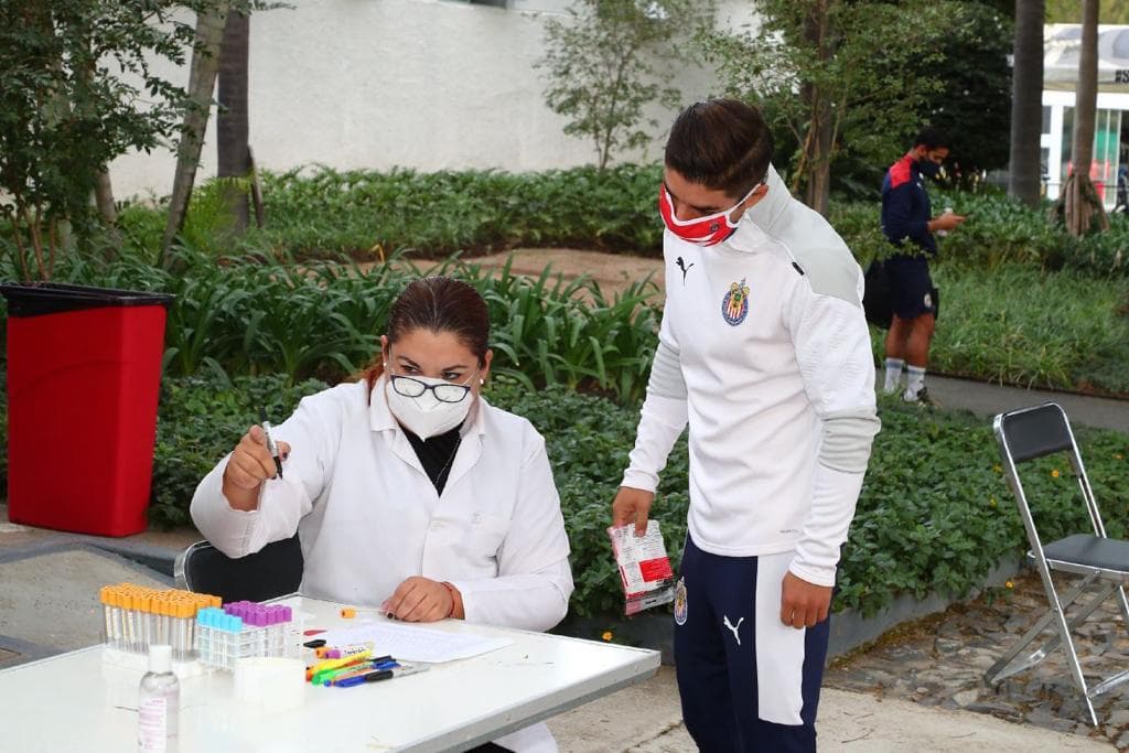 De cara a la pretemporada, jugadores de Chivas se sometieron a pruebas físicas y de COVID-19 para iniciar su preparación al Torneo Guard1anes 2020.