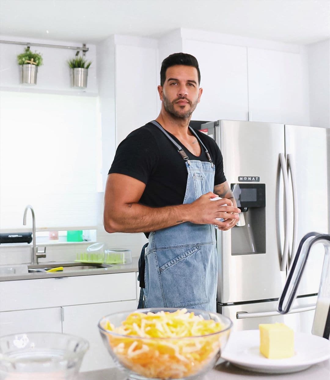 Yisus nos confesó que cocina, compra, prepara y limpia siempre pensando en la audiencia.
