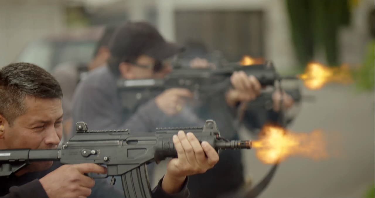 Desde la calle y a unos metros de las ventanas, dispararon a quemarropa y acribillaron sin piedad a todos los que se encontraban dentro.