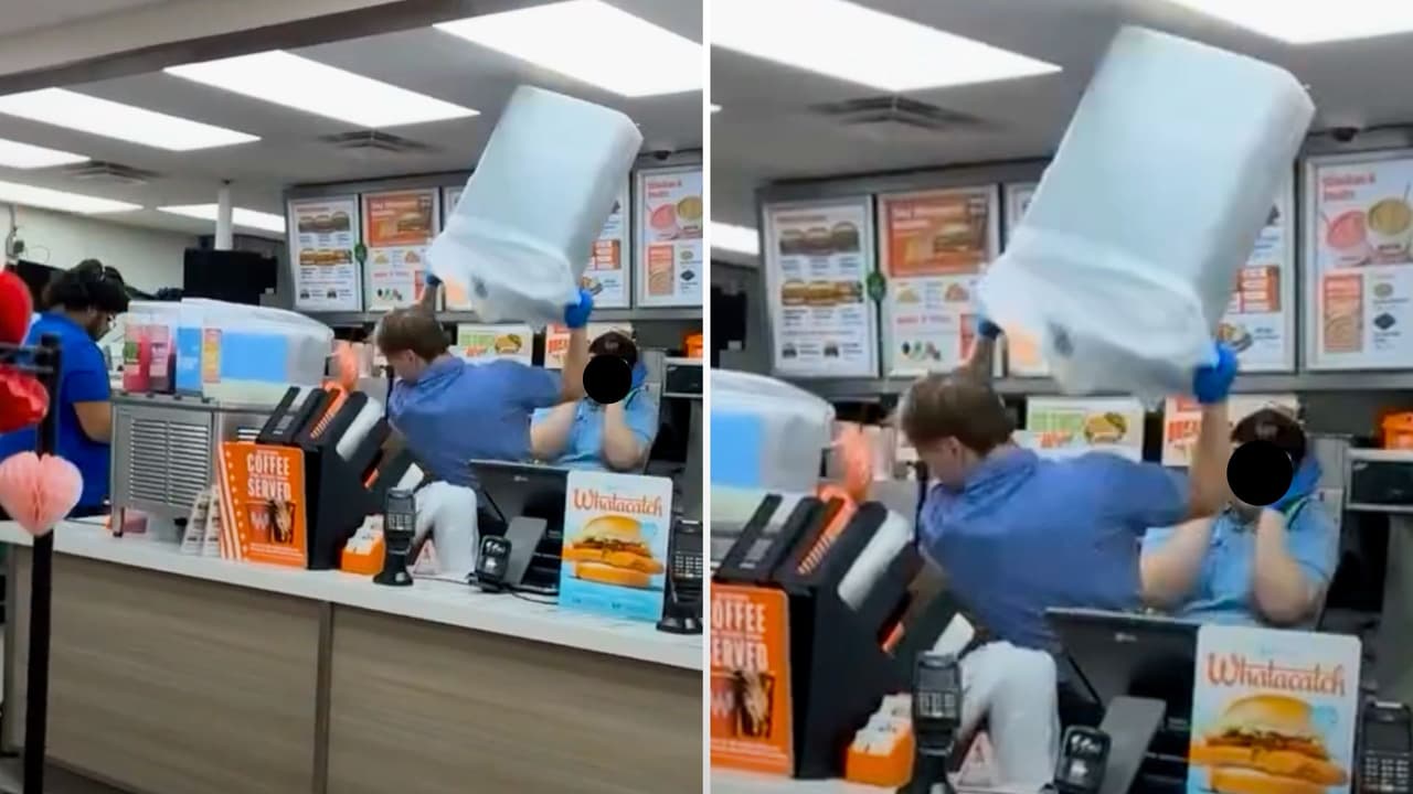 Una discusión dentro de un restaurante de Whataburger en Paris, Texas, terminó en una escena poco común: 
<b>un gerente usando un bote de basura en medio de una pelea con un hombre.</b> 
<br>El incidente ocurrió el domingo 22 de febrero en 
<b>el local ubicado en North Main Street,</b> de acuerdo con información del Paris Police Department.