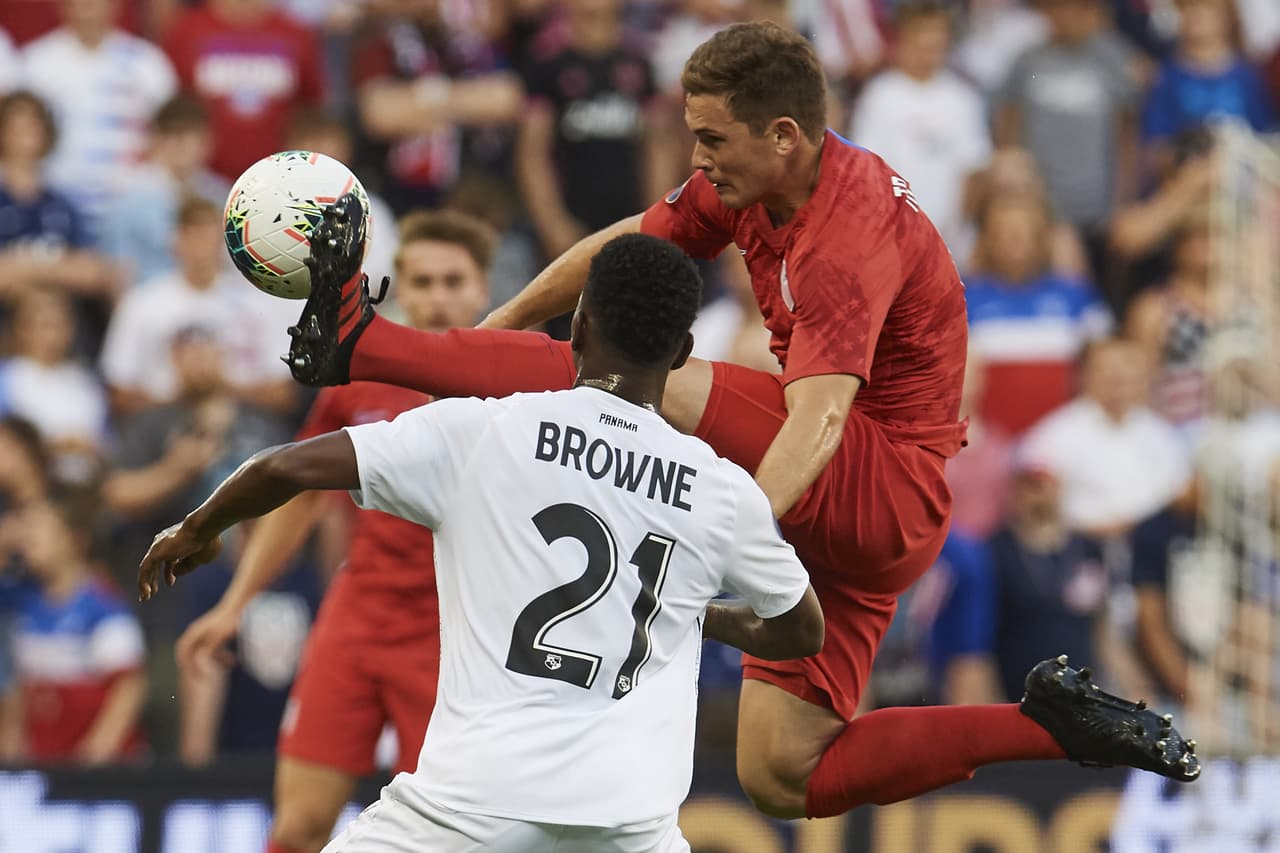 Fue una primera mitad muy apretada, de realmente pocas ocasiones de gol en ambas porterías. Dos tiros a gol para Estados Unidos y uno para Panamá.