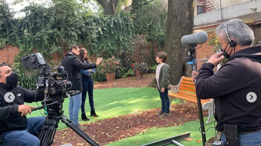 "Iker García 
<b><a href="https://peopleenespanol.com/telenovelas/claudia-alvarez-tiene-hijo-con-sindrome-de-asperger-en-la-telenovela-vencer-el-desamor/" target="_blank">es un niño profesional</a></b>
<a href="https://peopleenespanol.com/telenovelas/claudia-alvarez-tiene-hijo-con-sindrome-de-asperger-en-la-telenovela-vencer-el-desamor/" target="_blank"> </a>que tiene una energía increíble", dijo la actriz a People en español. 
<br>