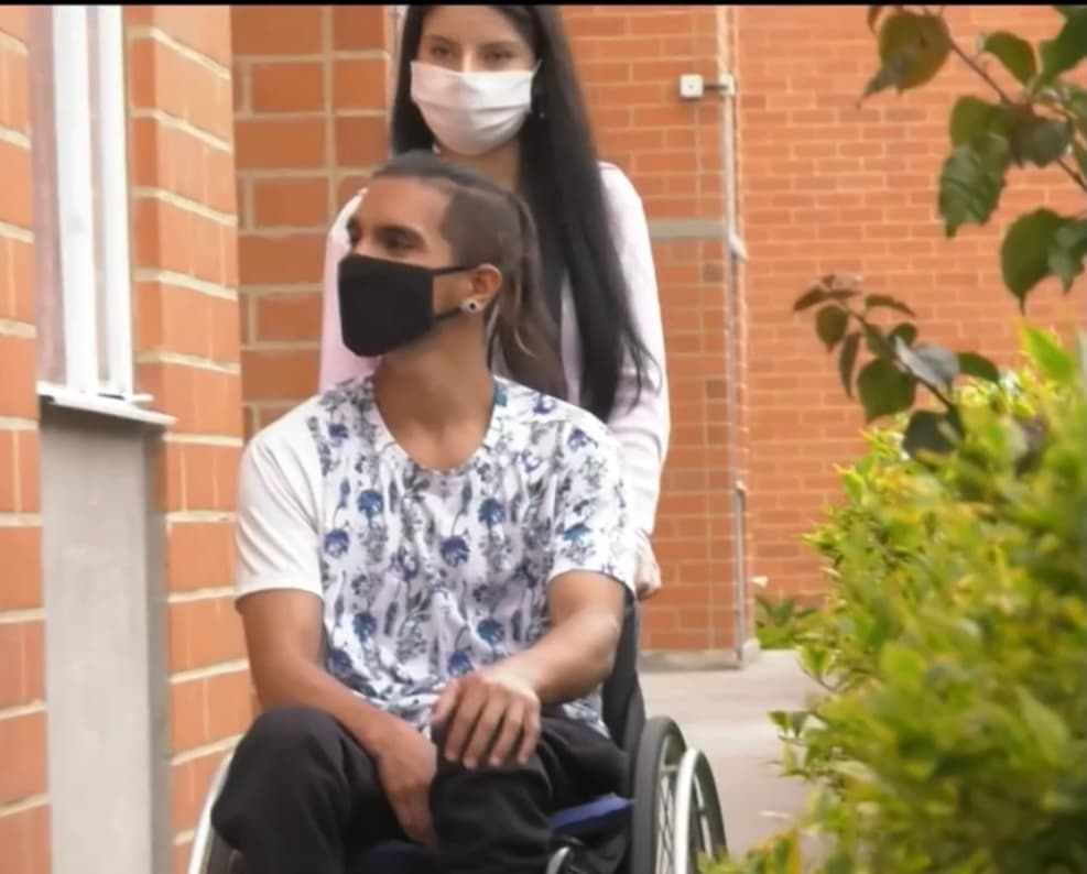 Mientras tanto, Fabián ha decido enfrentar la situación como un desafío del que, asegura, saldrá bien librado gracias al apoyo incondicional de su familia
<b> y la certeza de que recibirá ayuda de todas las buenas personas que todavía hay en el mundo. </b>
<br>