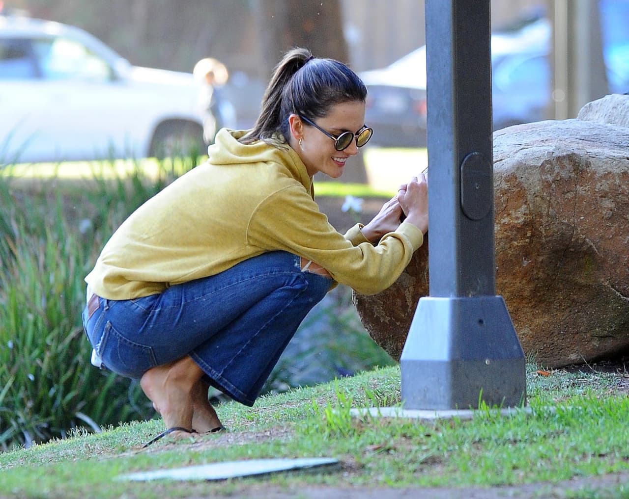 Ale jugaba con sus hijos a "las escondidas".