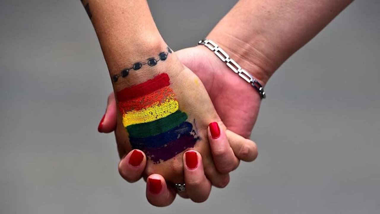 Sociedad estigmatiza a la comunidad LGTBQ y aumentan casos de depresión en jóvenes