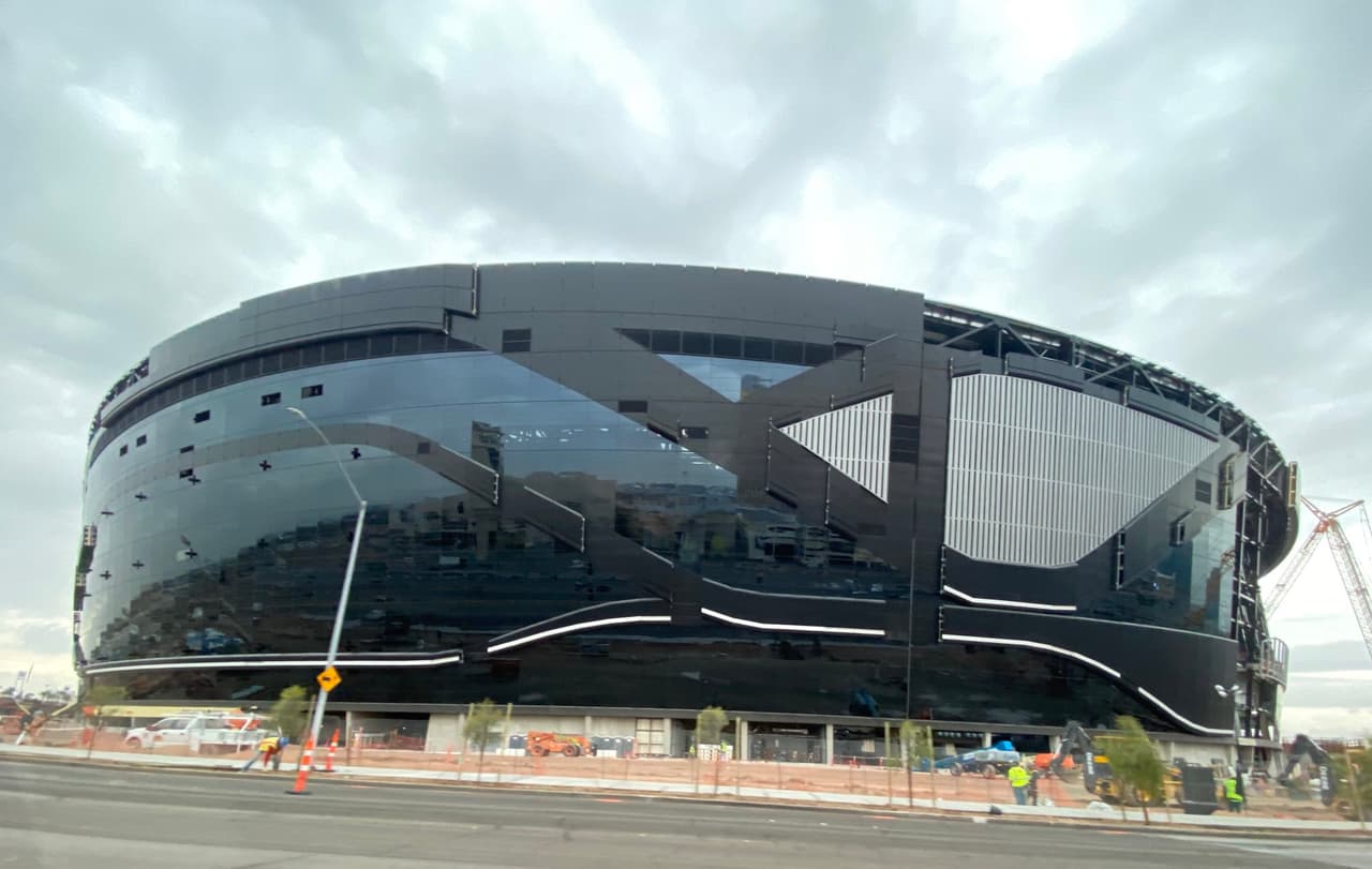 El estreno del estadio de los Raiders puede ser en domingo