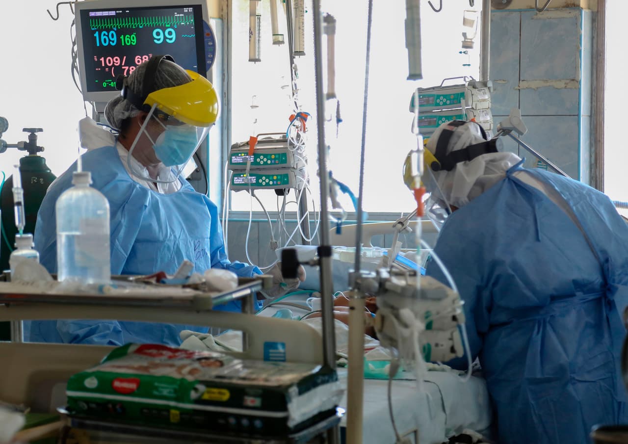 Varios médicos creen que la mayoría de esos ingresos pediátricos se pueden atribuir a la 
<a href="https://www.univision.com/local/san-antonio-kwex/coronavirus-ron-nirenberg-san-antonio-condado-bexar-orden-escuelas-mascarillas-fotos">variante delta</a>, que es más contagiosa y más transmisible que las mutaciones anteriores del coronavirus.