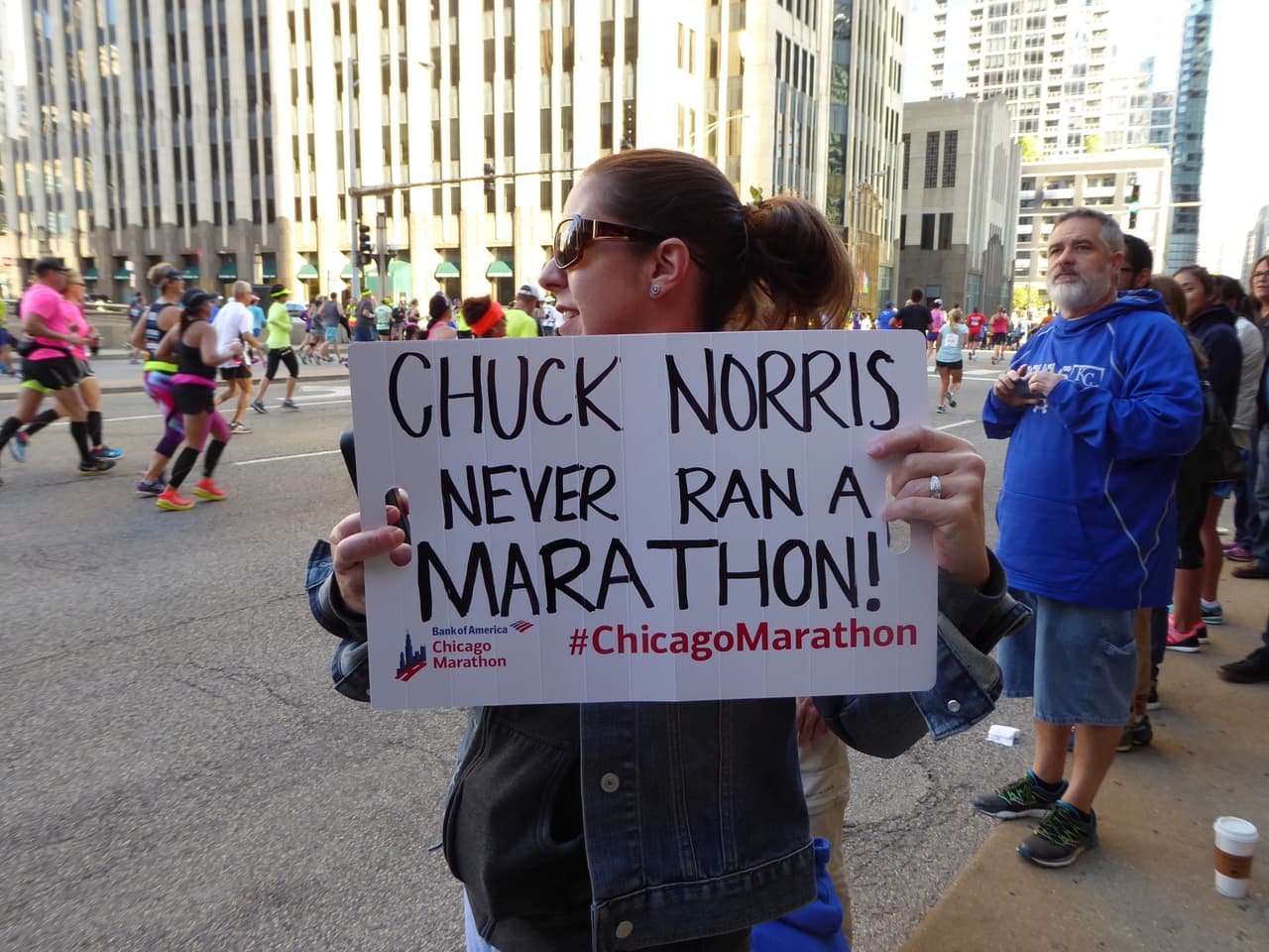 Miles de corredores de más de 100 país se dieron cita en el Maratón de Chicago desde muy temprano. Mira imágenes del ambiente que se está viviendo en este evento deportivo.