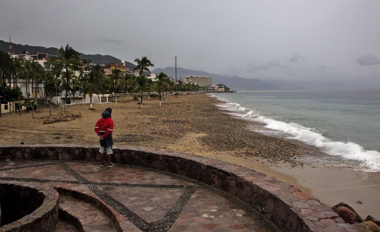 Costa mexicana momentos previos a la llegada del meteoro el sábado.