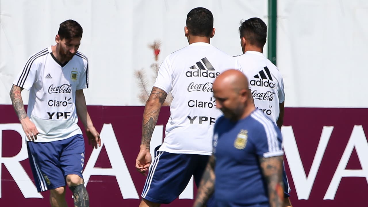 BRONNITSY, RUSSIA - JUNE 23: Lionel Messi of Argentina and teammates warm up during a training session at Stadium of Syroyezhkin sports school on June 19, 2018 in Bronnitsy, Russia. (Photo by Gabriel Rossi/Getty Images)